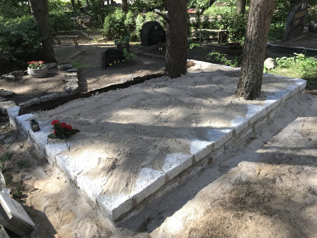ограда из бутового камня